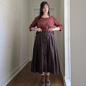Vintage-Inspired Brown Pleated Skirt